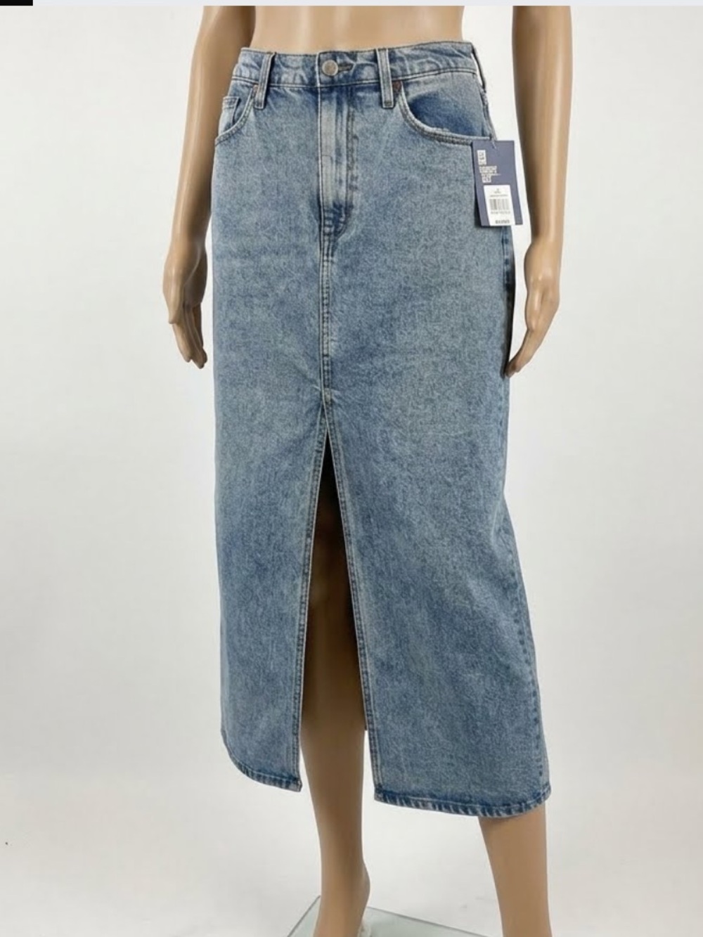 Universal Thread Denim Medium Wash Split Front Skirt
Size 8